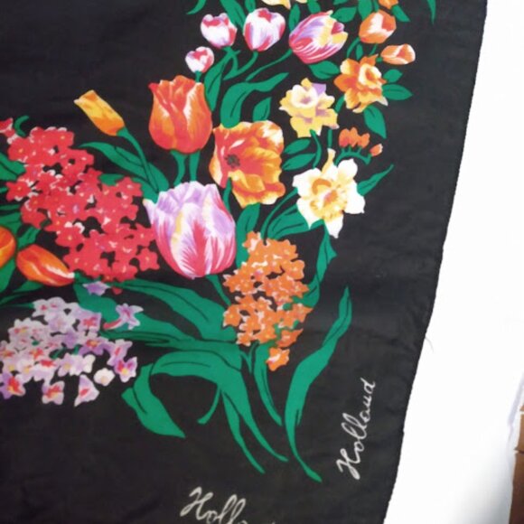 Holland: Multi color scarf. Measures approx. 33.5"x34.5". - Picture 2 of 4